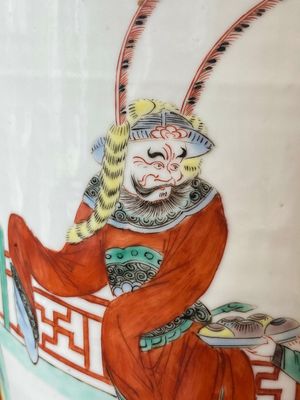 Vase de forme rouleau en porcelaine de Chine famille verte à décor narratif, 19ème — photo 12