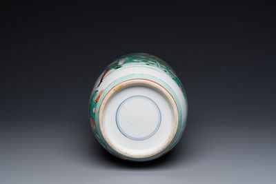 Vase de forme rouleau en porcelaine de Chine famille verte à décor narratif, 19ème — photo 8