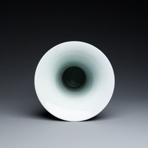 Vase de forme 'yenyen' en porcelaine de Chine en bleu, blanc, céladon et rouge de cuivre, marque de Kangxi, Qing — photo 5