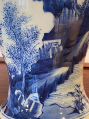 Vase de forme 'yenyen' en porcelaine de Chine en bleu et blanc à décor de figures dans un paysage, 19/20ème — photo 14