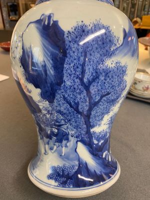 Vase de forme 'yenyen' en porcelaine de Chine en bleu et blanc à décor de figures dans un paysage, 19/20ème — photo 19