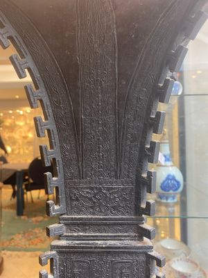 Vase de forme 'zun' en bronze à décor de taotie, Chine, Ming — photo 4