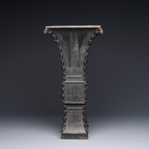 Vase de forme 'zun' en bronze à décor de taotie, Chine, Ming — photo 2