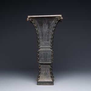 Vase de forme 'zun' en bronze à décor de taotie, Chine, Ming — photo 3