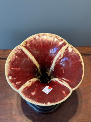 Vase de forme 'zun' en porcelaine de Chine à émail flambé au socle en bois, marque et époque de Qianlong — photo 4