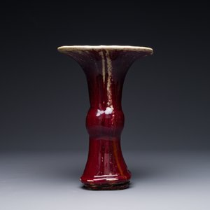 Vase de forme 'zun' en porcelaine de Chine à émail flambé au socle en bois, marque et époque de Qianlong — photo 7