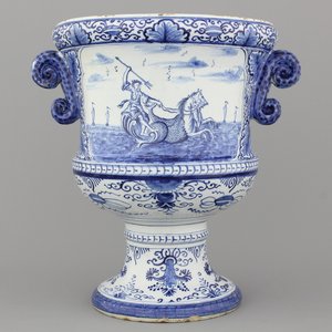 Vase de jardin impressionant sur pied en faïence de Delft, bleu et blanc, 18e — photo 1