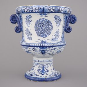Vase de jardin impressionant sur pied en faïence de Delft, bleu et blanc, 18e — photo 2
