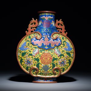 Vase de type 'bianhu' en émaux cloisonnés à décor de caractères Shou sur fonds bleu et jaune, Chine, Jiaqing — photo 4