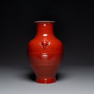 Vase de type 'hu' en porcelaine de Chine en rouge monochrome, marque de Qianlong, 19ème — photo 4