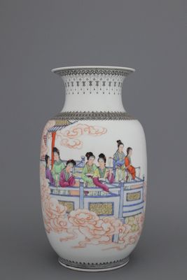 Vase en porcelaine chinoise, famille rose, République, 20e