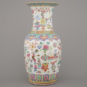 Vase en porcelaine de Chine à décor d'objets de lettrés, famille rose, 19e — photo 4