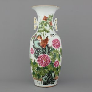 Vase en porcelaine de Chine à décor d'oiseaux et de fleurs, famille rose, 19e-20e — photo 1