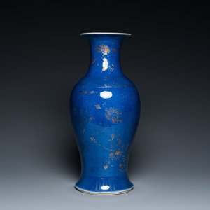Vase en porcelaine de Chine à décor doré sur fond bleu poudré, 18/19ème — photo 1