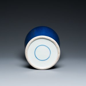 Vase en porcelaine de Chine à décor doré sur fond bleu poudré, 18/19ème — photo 6