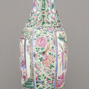 Vase en porcelaine de Chine avec scène de palais, famille rose, 19e — photo 8