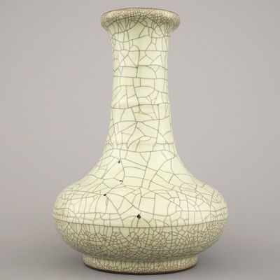 Vase en porcelaine de Chine de type Ge, 18ème siècle