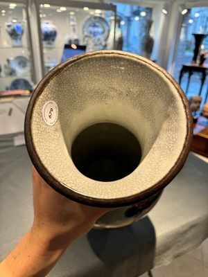 Vase en porcelaine de Chine dite 'de Nankin' en bleu, blanc et rouge cuivre, 19ème — photo 6