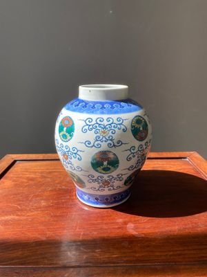 Vase en porcelaine de Chine doucai, marque et époque de Daoguang — photo 1