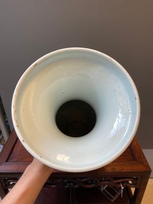 Vase en porcelaine de Chine en bleu, blanc et rouge de cuivre à décor de deux daims auprès d'un pin, Qianlong — photo 11