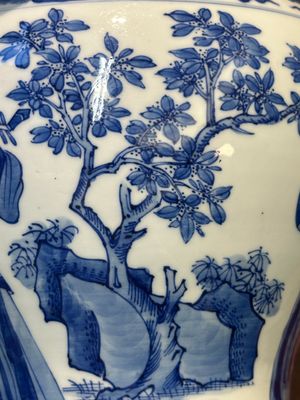 Vase en porcelaine de Chine en bleu et blanc à décor des 'Longues Dames', Kangxi — photo 15