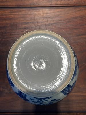 Vase en porcelaine de Chine en bleu et blanc à décor des 'Longues Dames', Kangxi — photo 8