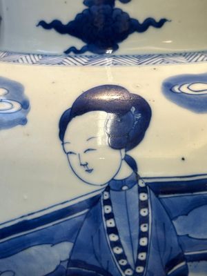 Vase en porcelaine de Chine en bleu et blanc à décor des 'Longues Dames', Kangxi — photo 13