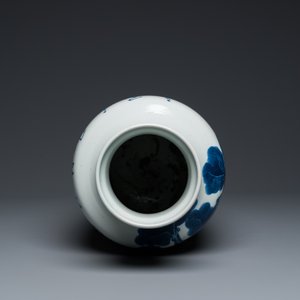 Vase en porcelaine de Chine en bleu et blanc à décor d'un cerf et d'une grue, marque de Tao Cheng Tang 陶成堂, 18/19ème — photo 5