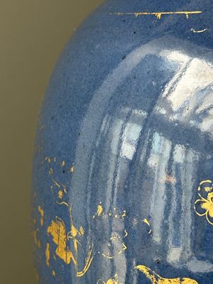 Vase en porcelaine de Chine en bleu poudré à décor doré d'un phénix parmi des branches fleuries, Qianlong — photo 13