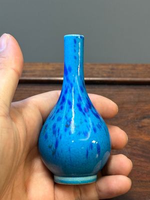 Vase en porcelaine de Chine en émail flambé et un vase sur fond turquoise à décor splash, marque de Daoguang, 19/20ème — photo 3