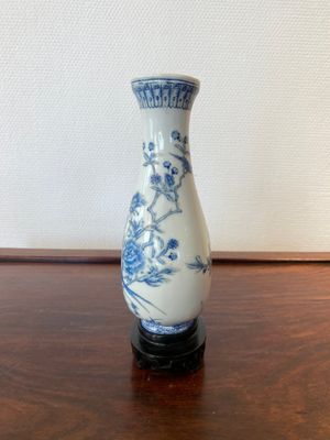 Vase en porcelaine de Chine en émaux en bleu et blanc à décor de faisans, 19/20ème — photo 2