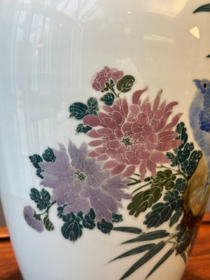 Vase en porcelaine de Chine en émaux polychromes à décor de cailles, marque Xuantong, daté 1910 — photo 13
