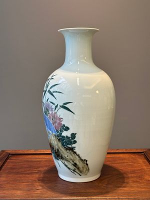 Vase en porcelaine de Chine en émaux polychromes à décor de cailles, marque Xuantong, daté 1910 — photo 2