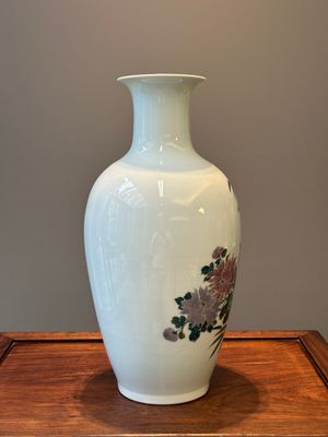 Vase en porcelaine de Chine en émaux polychromes à décor de cailles, marque Xuantong, daté 1910 — photo 4