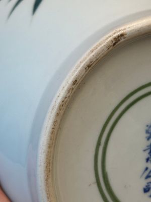 Vase en porcelaine de Chine en émaux polychromes à décor de cailles, marque Xuantong, daté 1910 — photo 9