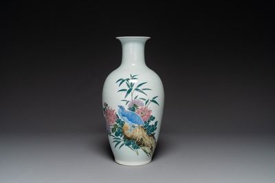 Vase en porcelaine de Chine en émaux polychromes à décor de cailles, marque Xuantong, daté 1910
