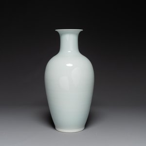 Vase en porcelaine de Chine en émaux polychromes à décor de cailles, marque Xuantong, daté 1910 — photo 2