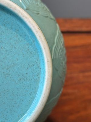 Vase en porcelaine de Chine en turquoise monochrome aux anses en form de ruyi, marque de Qianlong, 19/20ème — photo 13