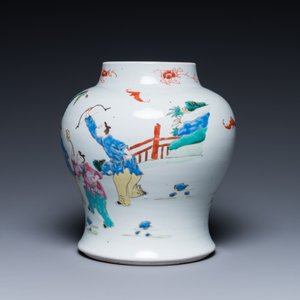 Vase en porcelaine de Chine famille rose à décor de garçons jouant, Yongzheng — photo 5