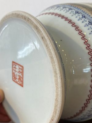 Vase en porcelaine de Chine famille rose à décor de musiciens, marque de Hongxian, République — photo 10
