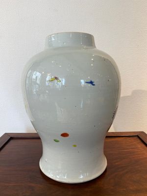 Vase en porcelaine de Chine famille rose à décor de 'Sanxing', Yongzheng — photo 3