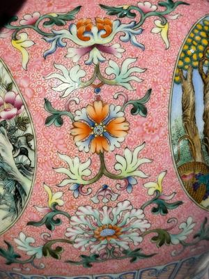 Vase en porcelaine de Chine famille rose à décor de scène européenne, 20ème — photo 8