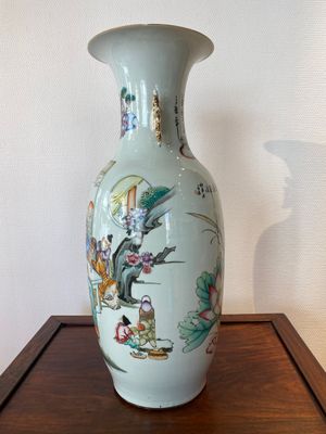 Vase en porcelaine de Chine famille rose à décor des deux côtés, signé Xia Jingguang 夏靜廣, République — photo 4