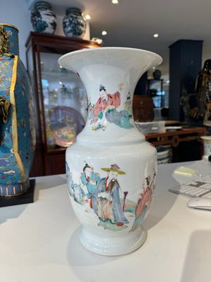 Vase en porcelaine de Chine famille rose à décor figuratif, marque de sceau ji 迹, Yongzheng — photo 12