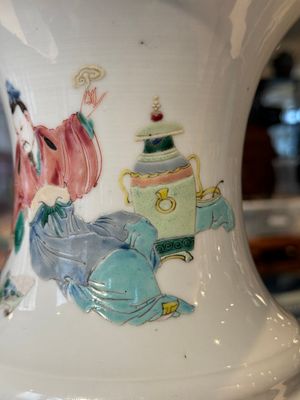 Vase en porcelaine de Chine famille rose à décor figuratif, marque de sceau ji 迹, Yongzheng — photo 17