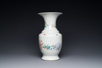 Vase en porcelaine de Chine famille rose à décor figuratif, marque de sceau ji 迹, Yongzheng — photo 3