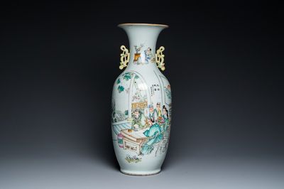 Vase en porcelaine de Chine famille rose à double décor aux sages, signé Cai Yun Xuan 彩雲軒, daté 1919
