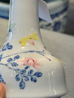 Vase en porcelaine de Chine famille rose à monture en bronze doré, Escalier de Cristal, Paris, Yongzheng — photo 11