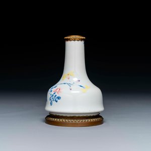 Vase en porcelaine de Chine famille rose à monture en bronze doré, Escalier de Cristal, Paris, Yongzheng — photo 2