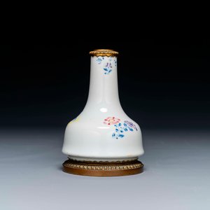 Vase en porcelaine de Chine famille rose à monture en bronze doré, Escalier de Cristal, Paris, Yongzheng — photo 4